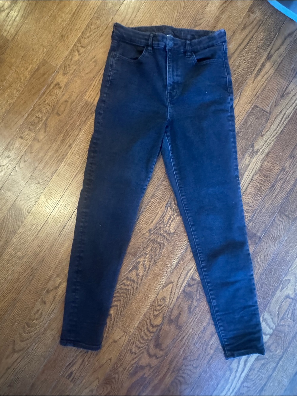 Women’s size 8 AE curvy High-Rise Black Women's Skinny Jegging in black